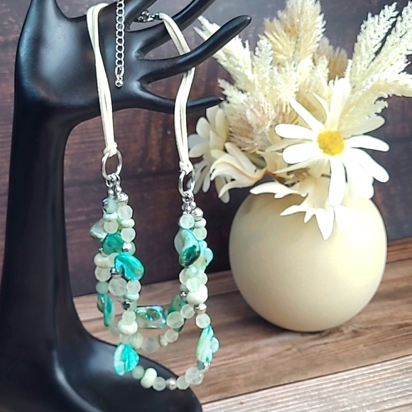 GREEN BEADED IRIDESCENT FASHION NECKLACE - Picture 1 of 7